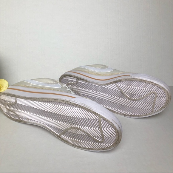 Nike Youth Yellow Sneakers - Picture 5 of 6